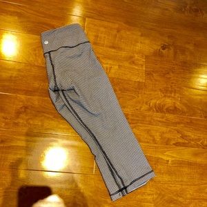 Lulu lemon cropped houndstooth (long crop)